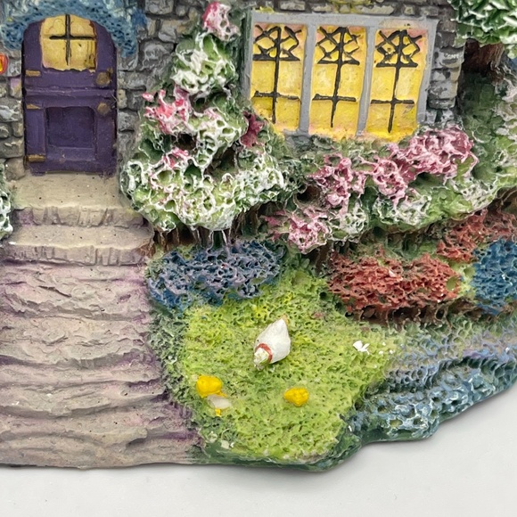 "Heather's Hutch" Thomas Kinkade Cottage - Picture 7 of 10